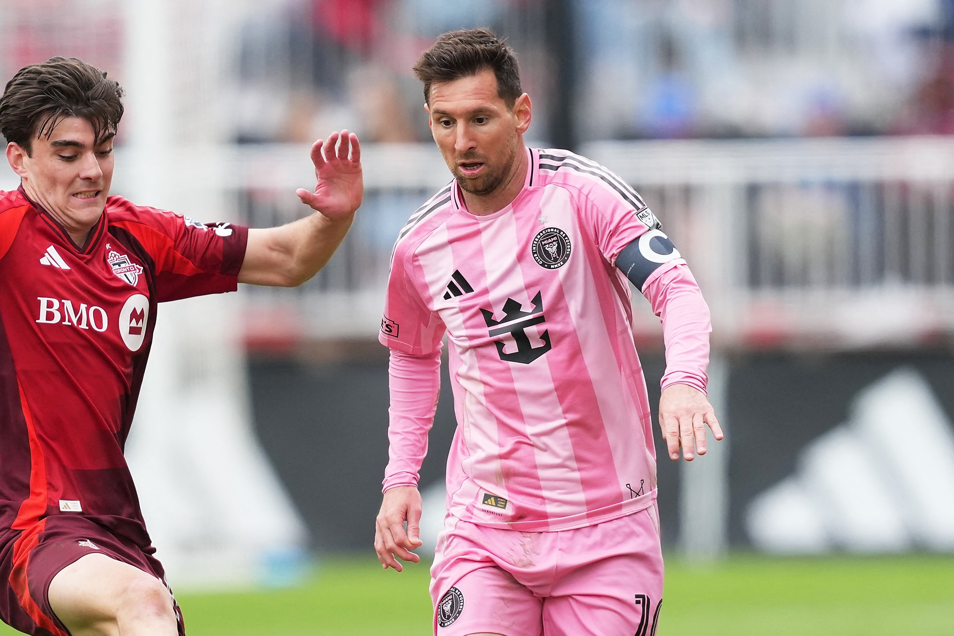 Messi bung no hinh anh
