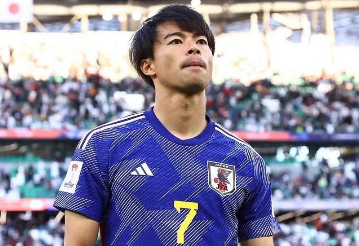 Muc gia de Mitoma lam dong doi voi Ronaldo hinh anh