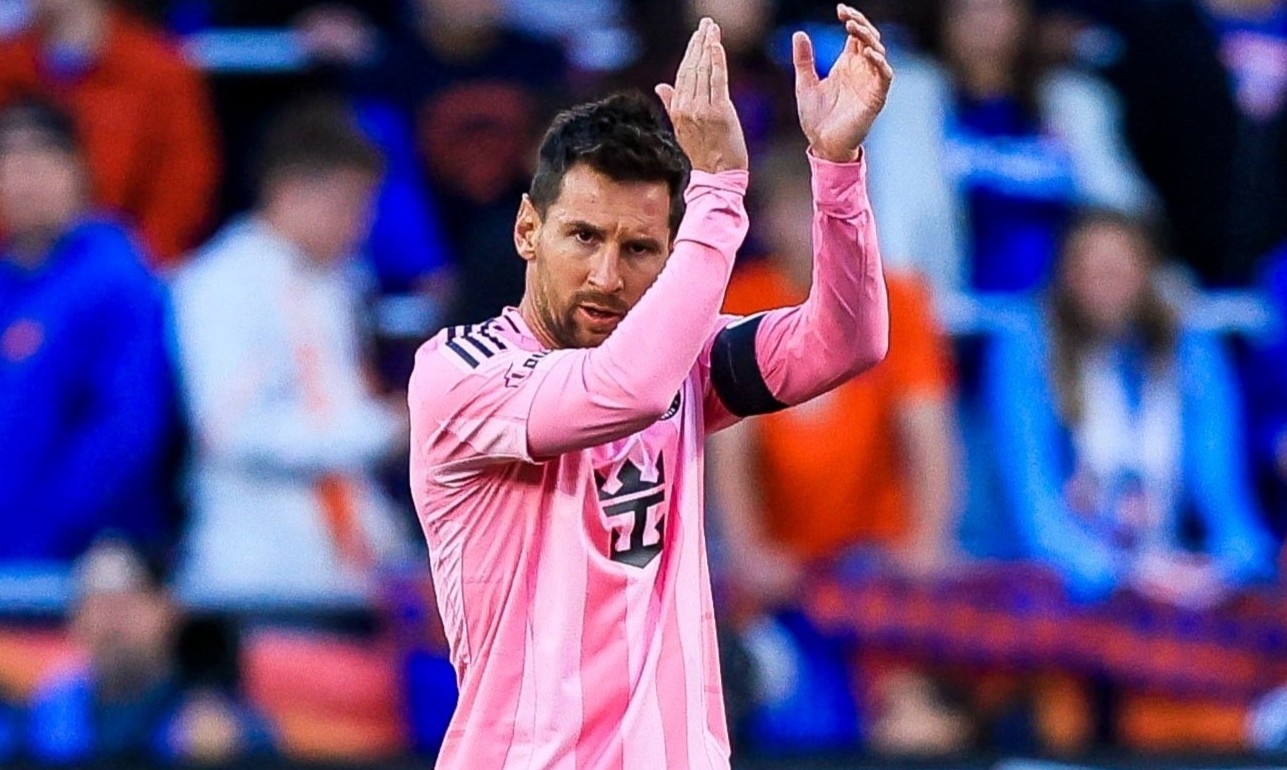 Messi bung no voi hat-trick hinh anh