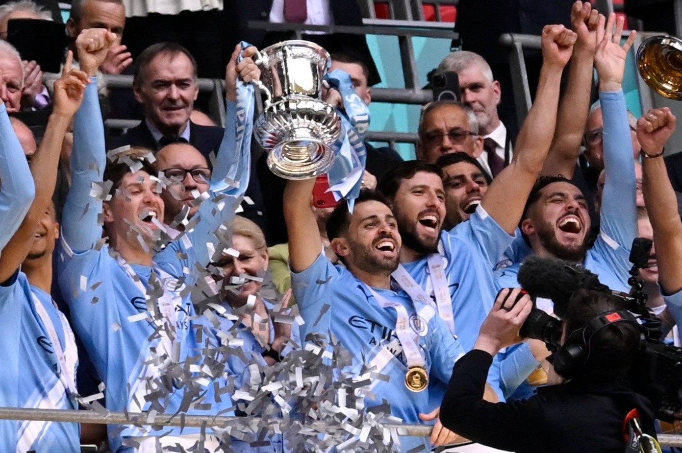 Tien thuong cua Man City khi vo dich FA Cup hinh anh