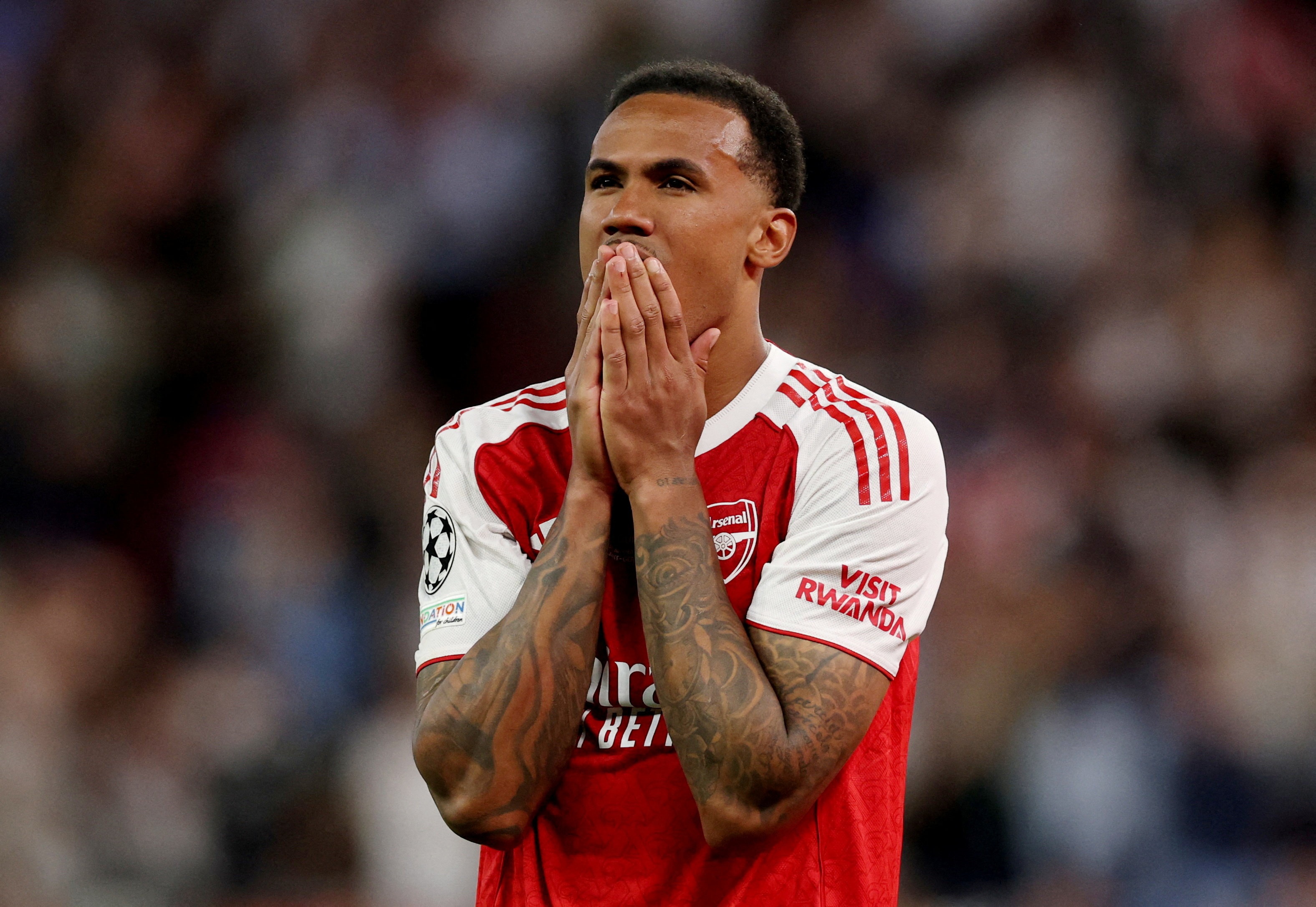 Henry chi trich quyet dinh da phat den cua Arsenal hinh anh