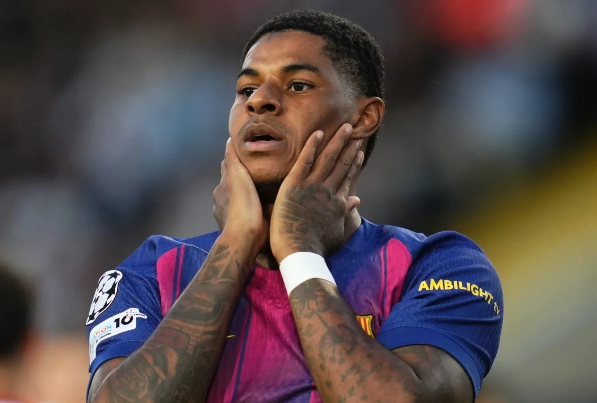 Rashford dap tra Barcelona hinh anh