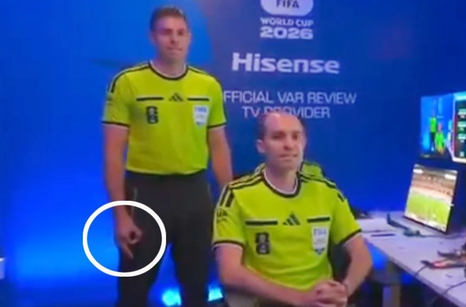 FIFA dieu tra trong tai VAR hinh anh