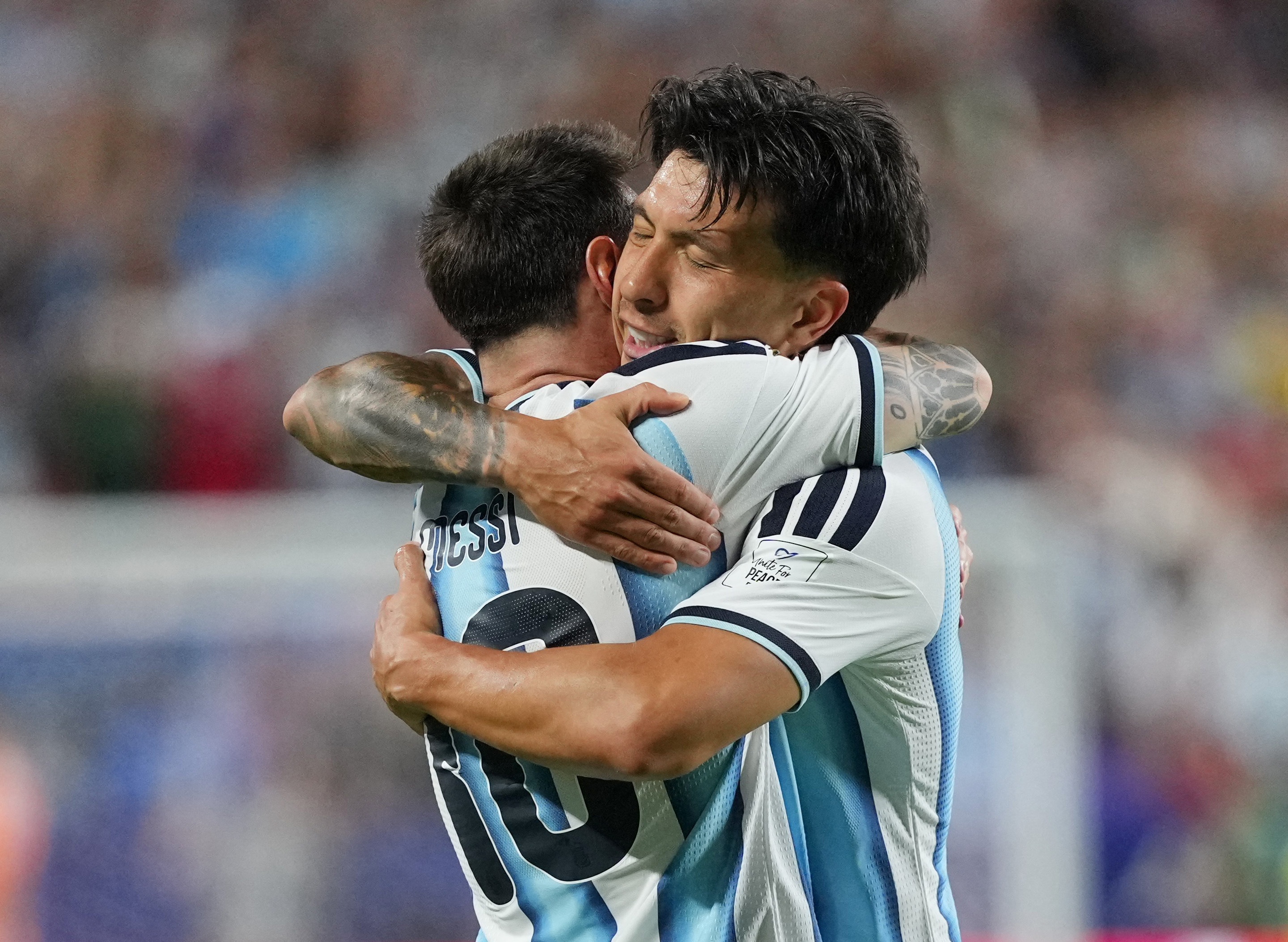 Trung ve MU ruc sang khong kem Messi hinh anh