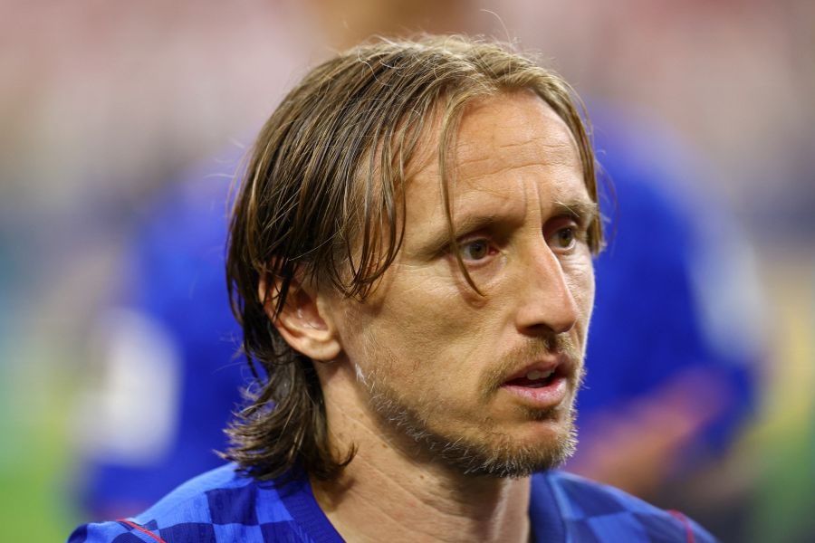 Ngay Modric danh mat quyen nang hinh anh