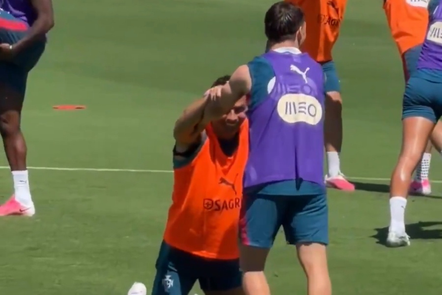 Hon 3 trieu luot xem Ronaldo quy goi tren san tap hinh anh