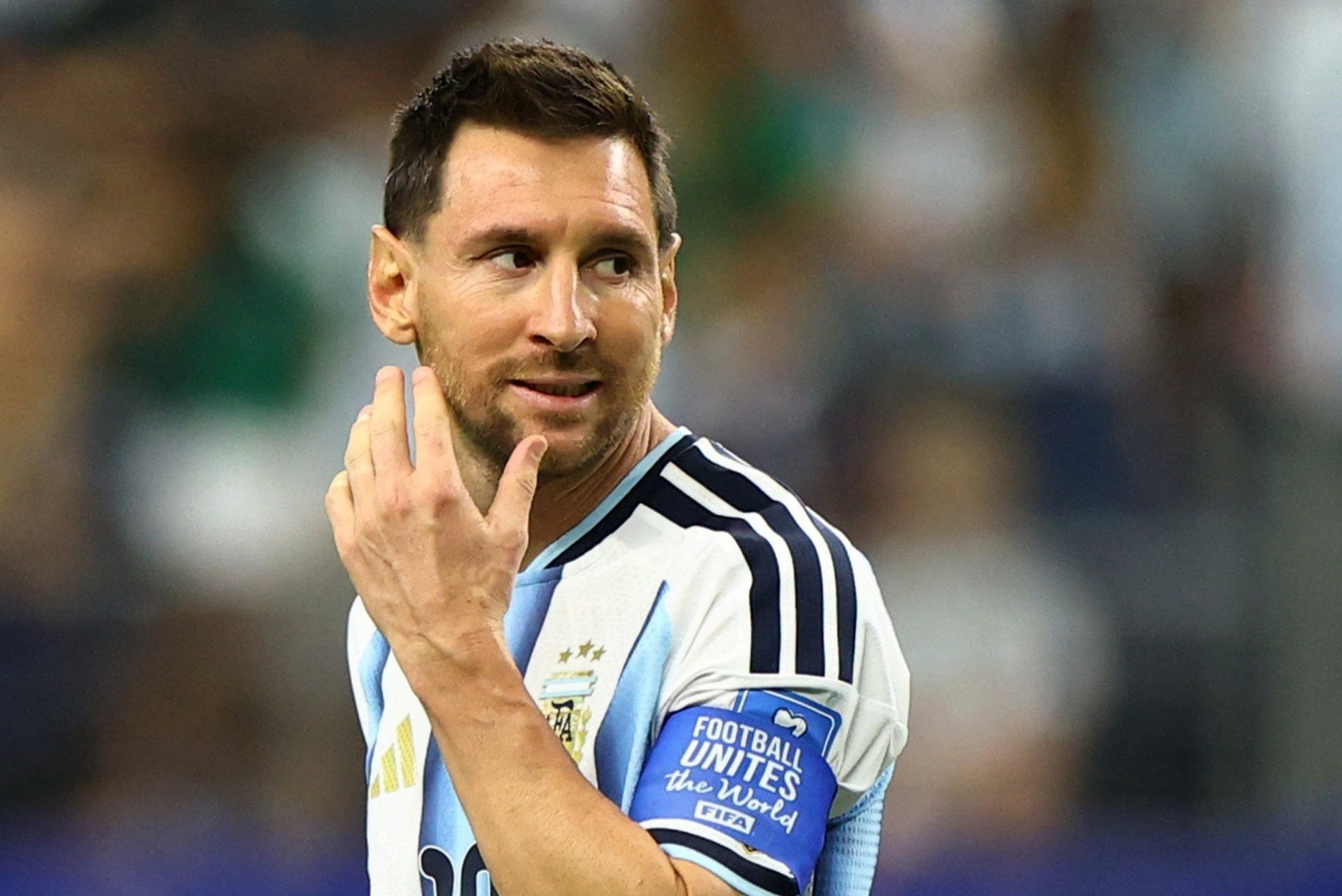 Vet gon trong ngay lich su cua Messi hinh anh