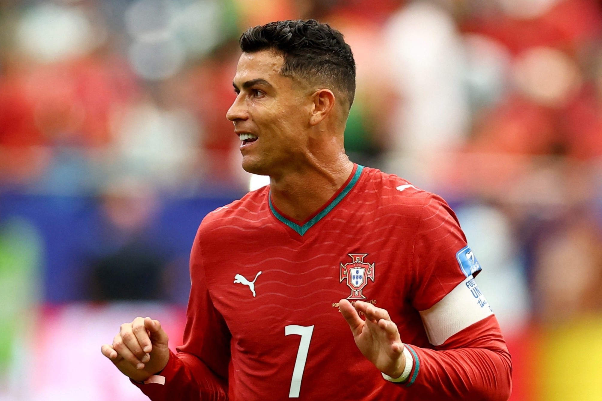 Doi giay dac biet cua Ronaldo hinh anh