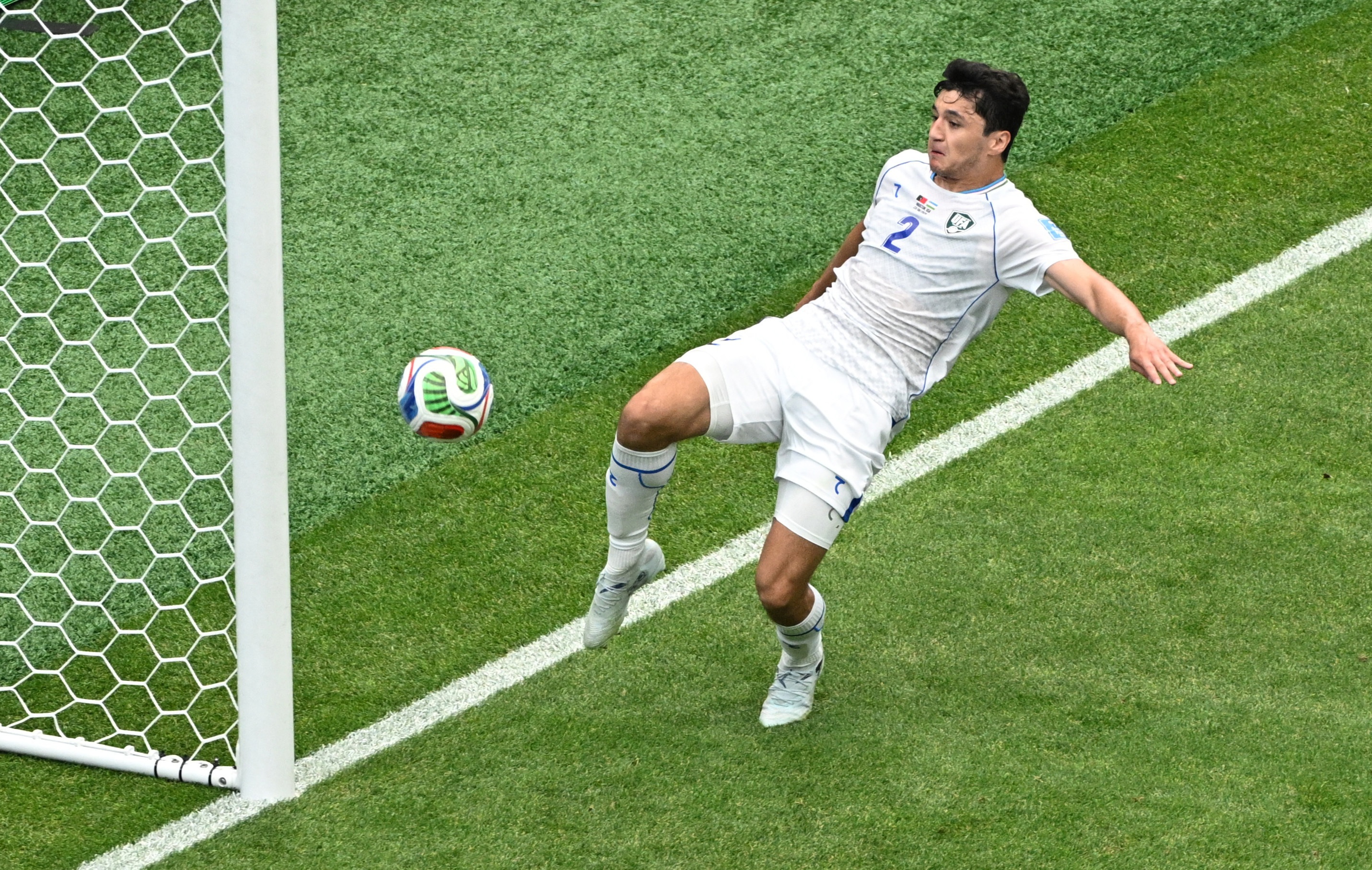 Cau thu dat nhat chau A ngan Ronaldo ghi hat-trick hinh anh