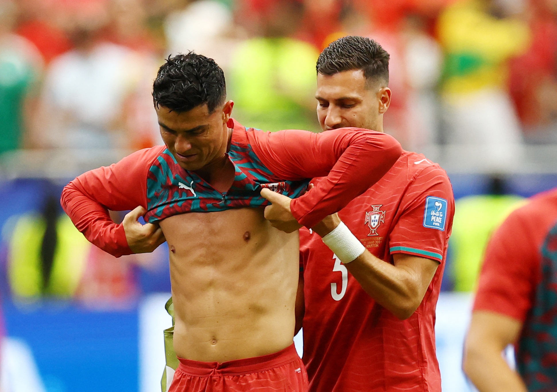 Sao MU duoc goi la 'tro ly cua Ronaldo' hinh anh