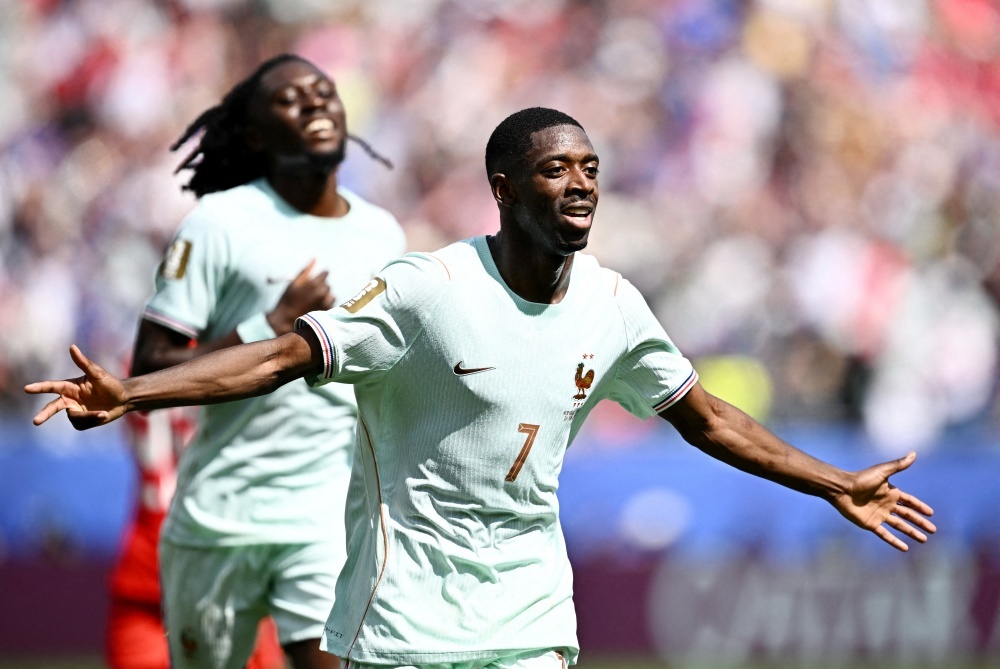 Dembele nhan chim Na Uy bang hat-trick sieu hang hinh anh