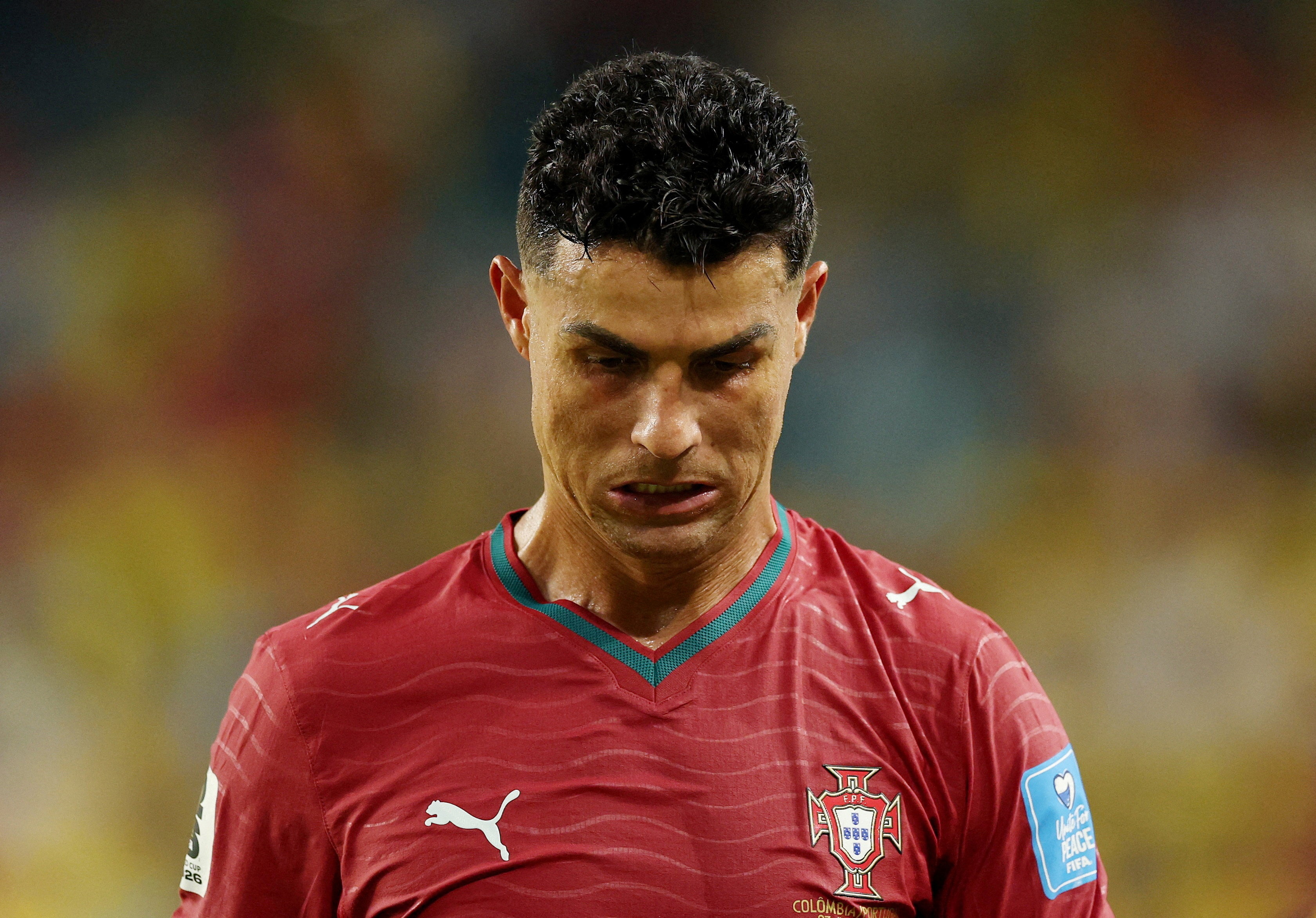 Ronaldo lu mo truoc James Rodriguez hinh anh