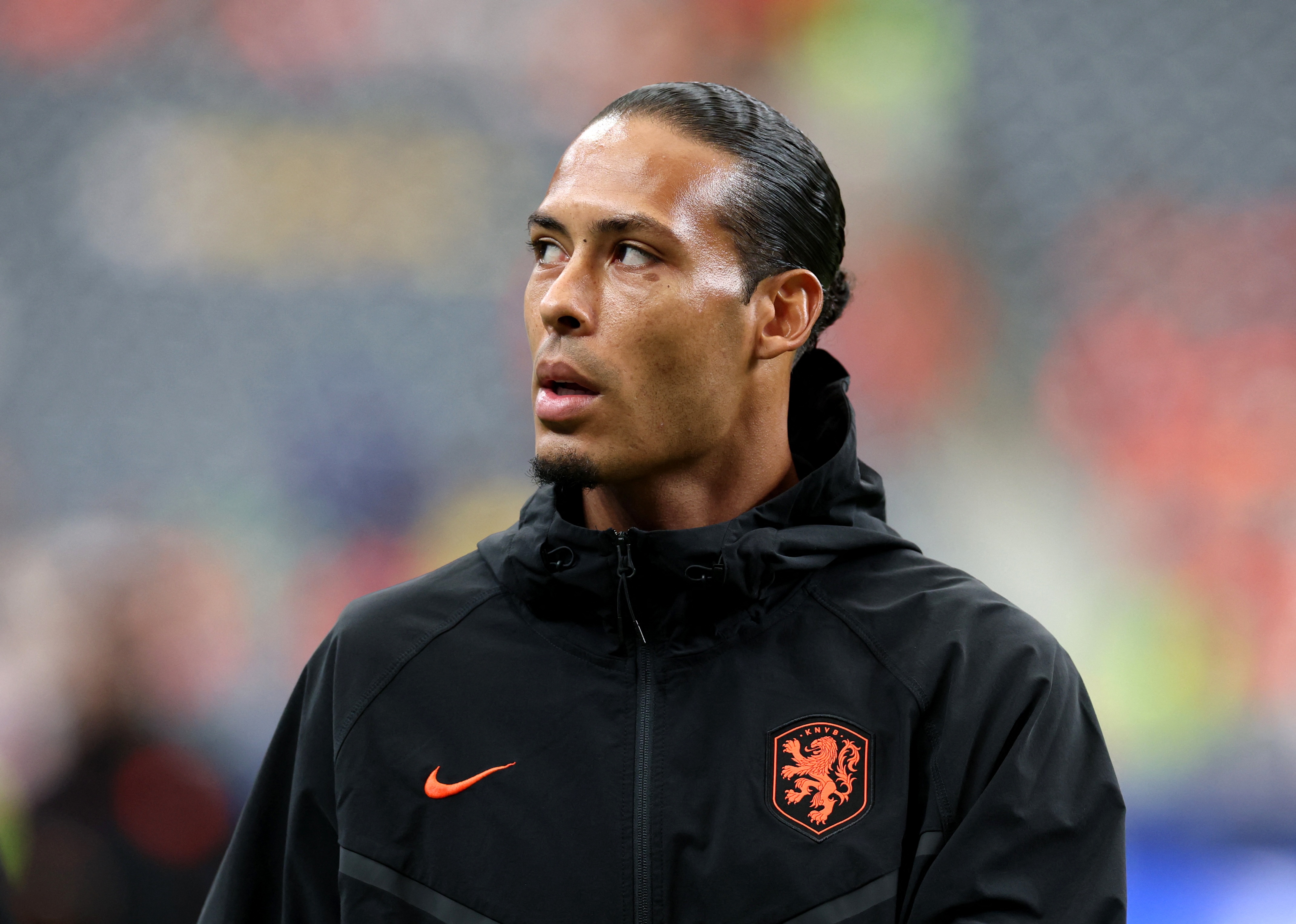 Van Dijk, Koeman bi to 'phan boi bong da Ha Lan' hinh anh
