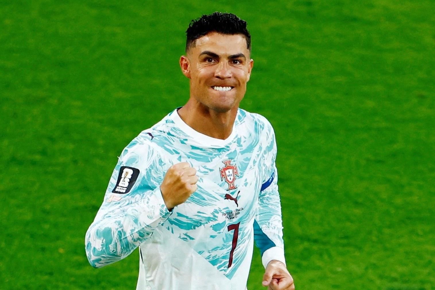 Phan ung cua Ronaldo khi doi dau Tay Ban Nha hinh anh