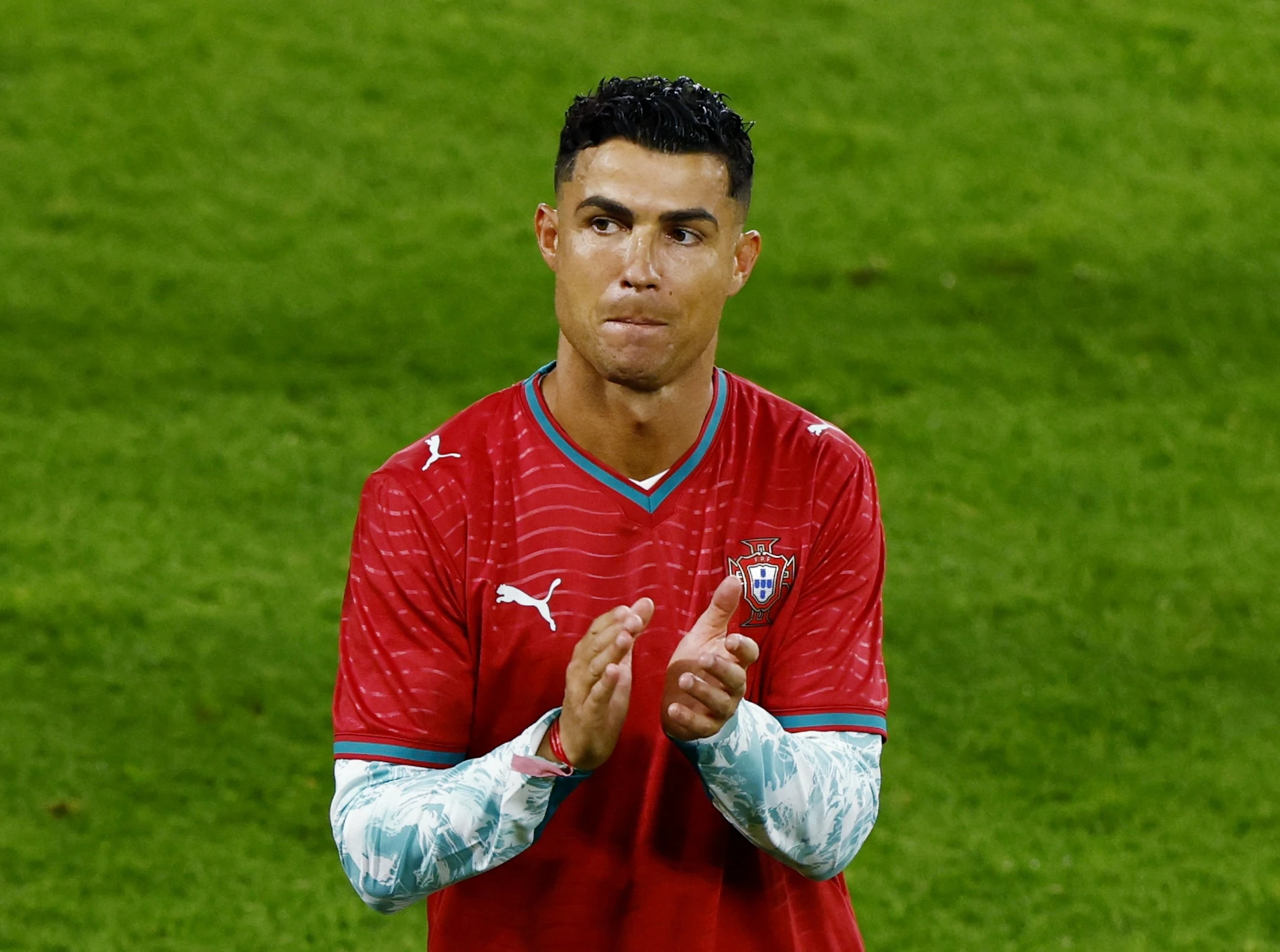 Nguoi truc tiep de doa suat da chinh cua Ronaldo hinh anh