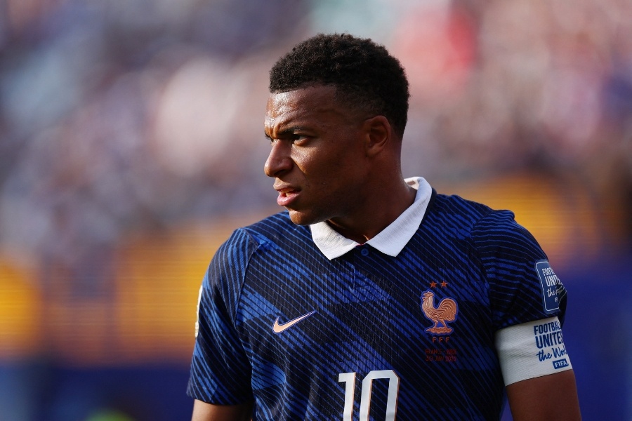 Mbappe vat va giua tran dau bao luc nhat World Cup 2026 hinh anh