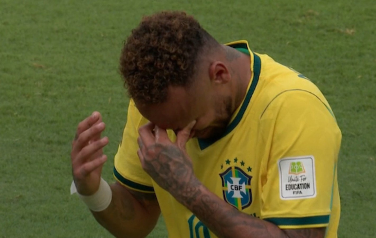 Neymar khoc hinh anh