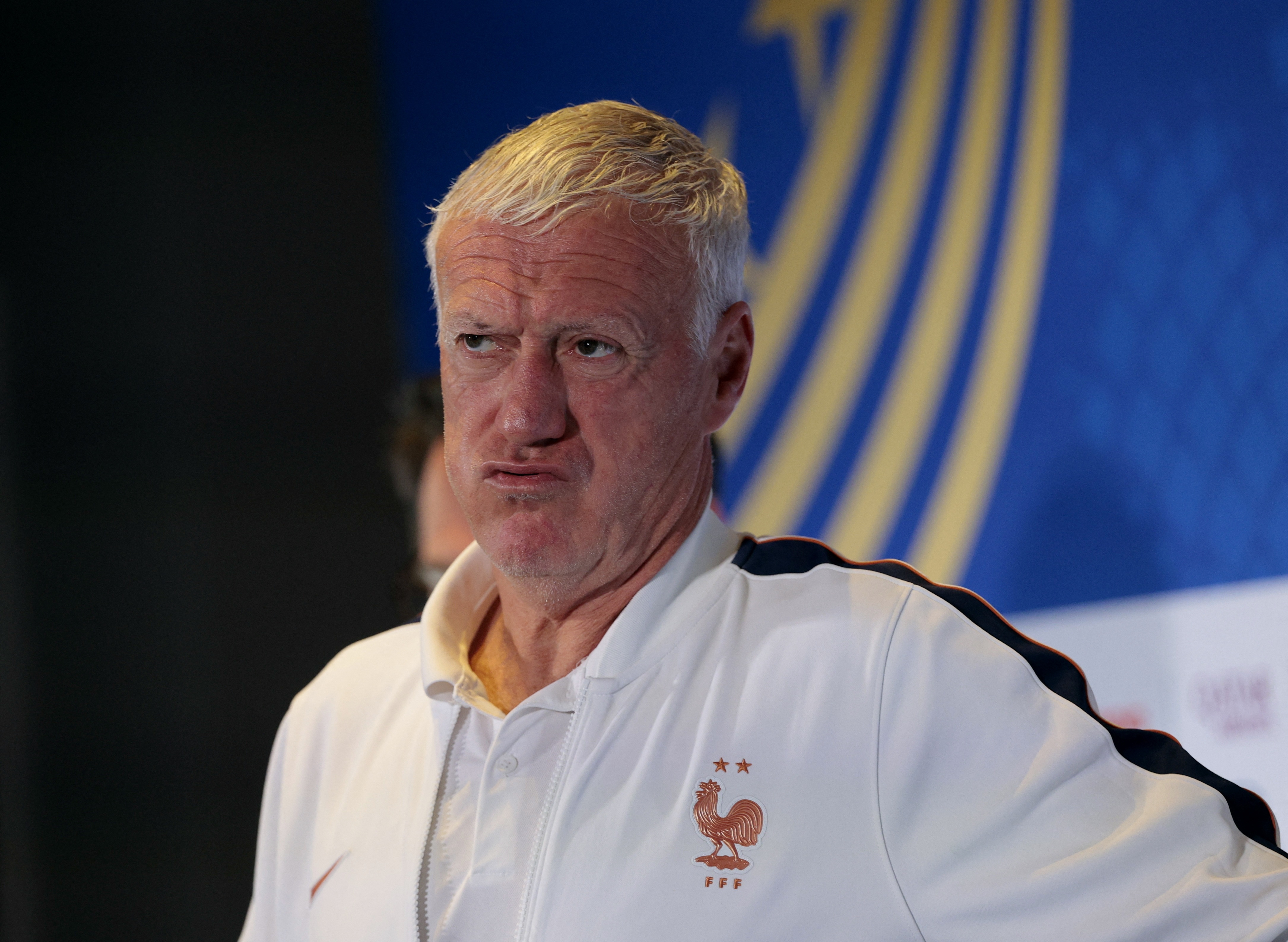 Deschamps: 'Toi khong the tra loi ca 50 cau hoi' hinh anh
