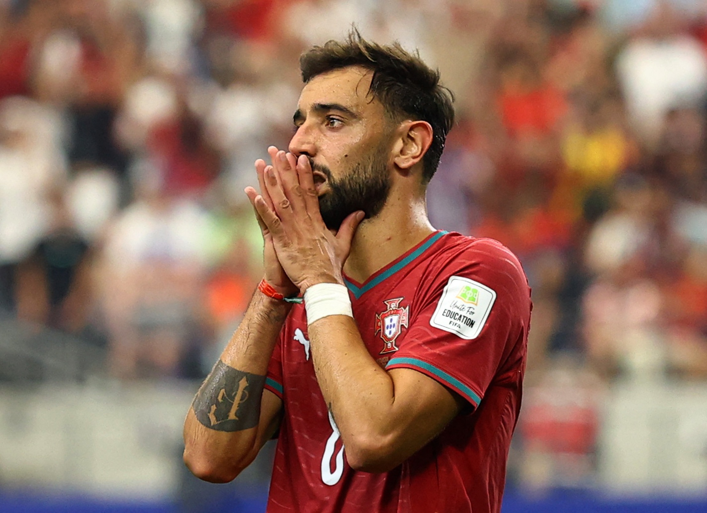 Tài khoản của Bruno Fernandes hứng bão phẫn nộ