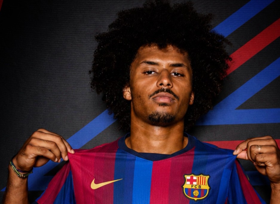 Barcelona chốt giá tiền đạo sinh năm 2002