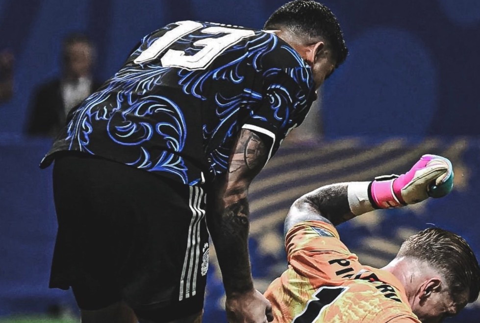 Màn trả đũa của Romero với Pickford