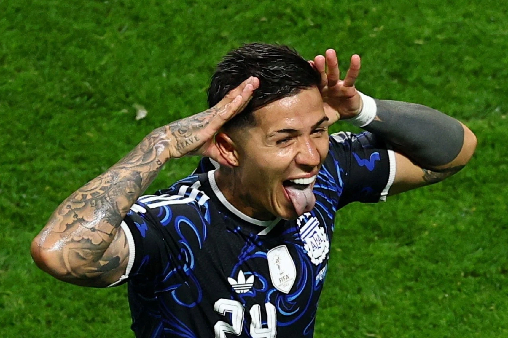 'Cỗ máy chiến đấu' hay không kém Messi ở Argentina