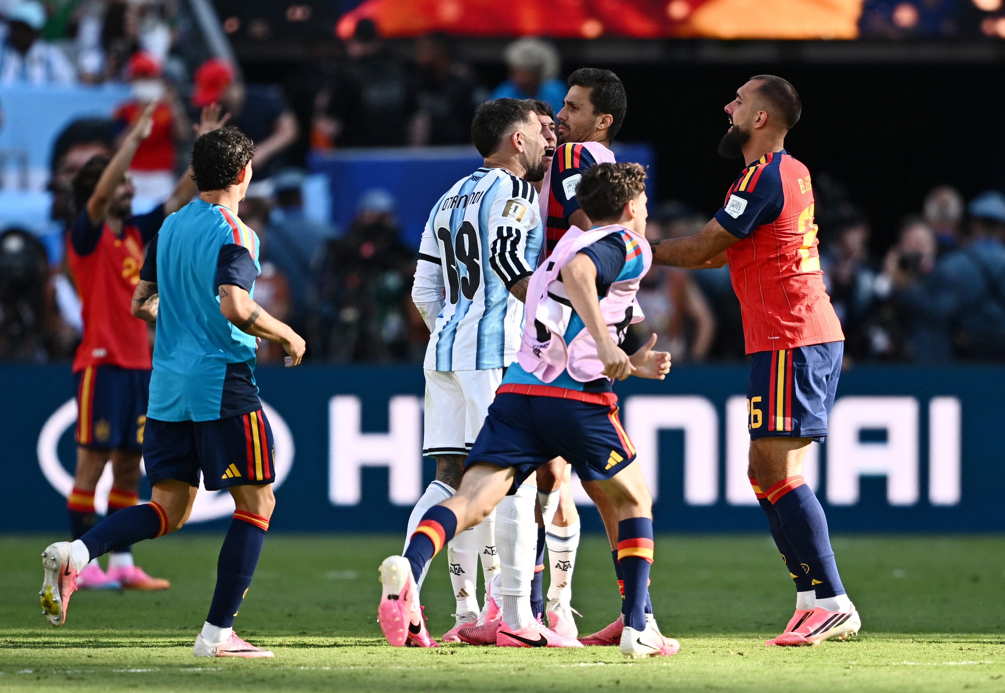 Otamendi ảnh 1