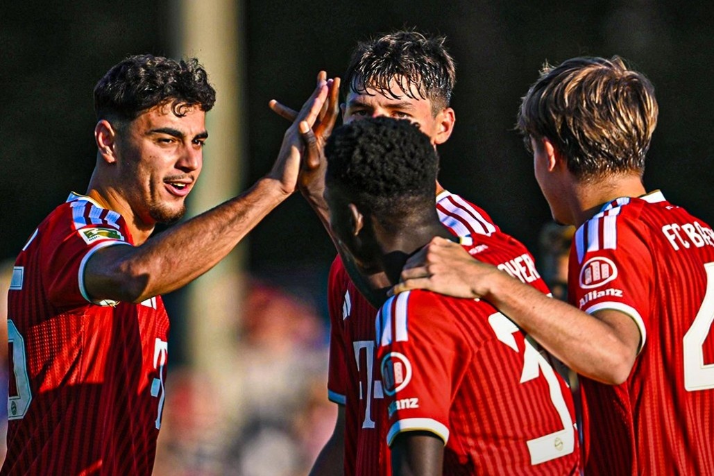 Bayern Munich thắng giao hữu 15-0