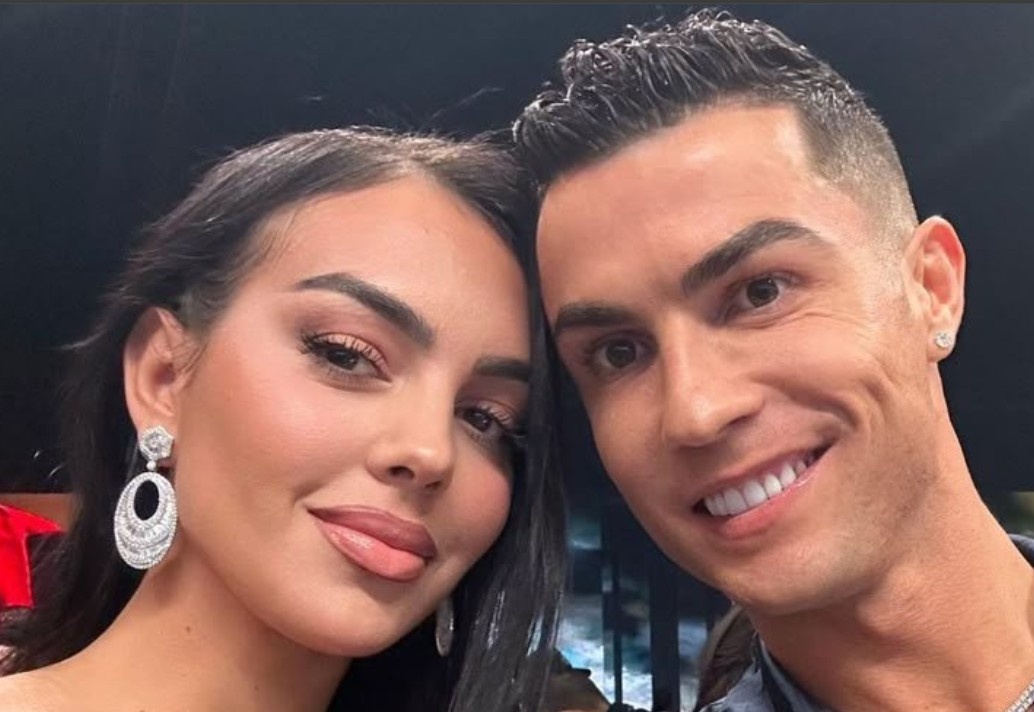 Ronaldo cưới Georgina 'gây bão' dư luận