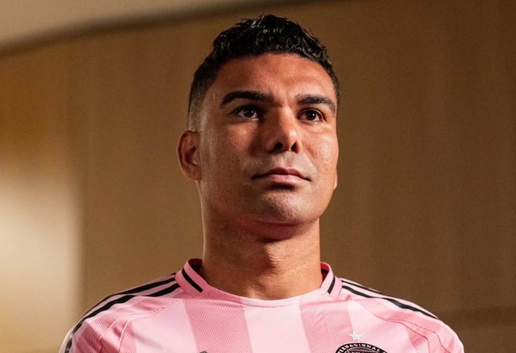 Casemiro trượt dài sau khi rời MU