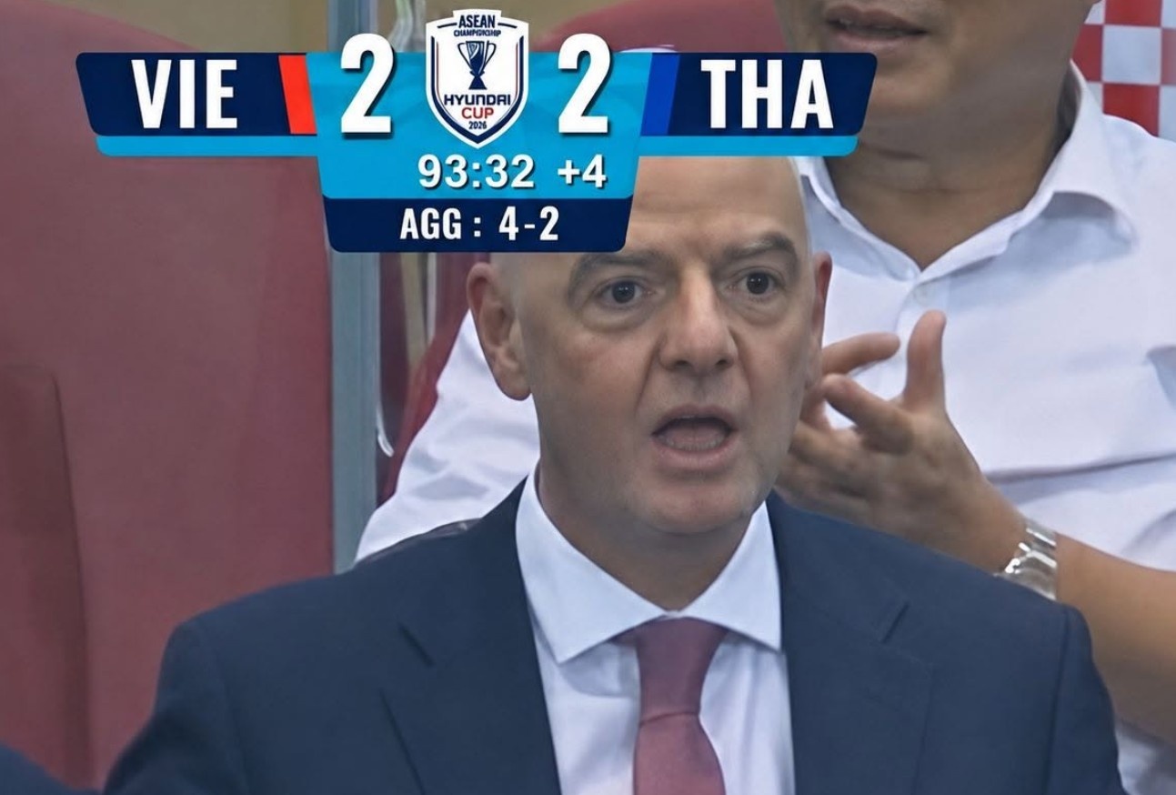 Khoảnh khắc 'há hốc mồm' của Chủ tịch FIFA gây sốt