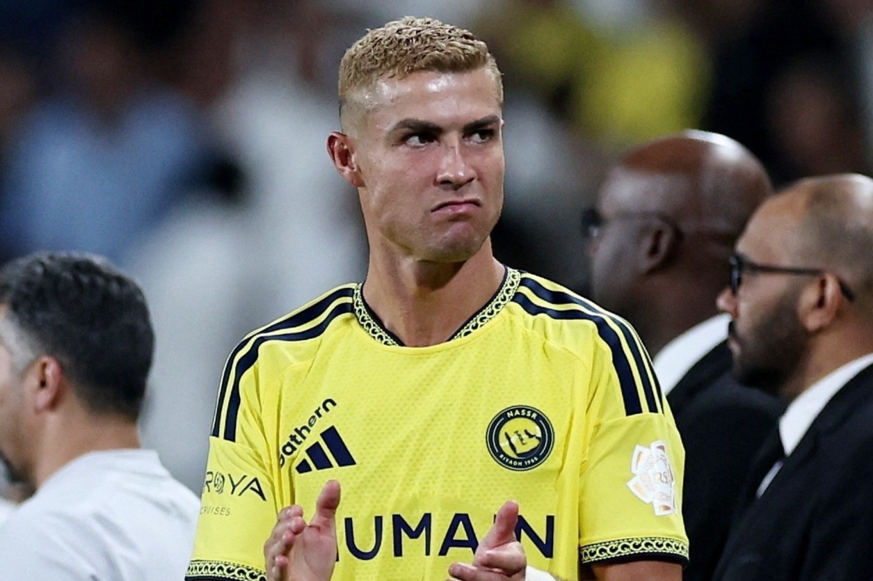 CĐV tố Ronaldo 'cướp' bàn thắng của đồng đội