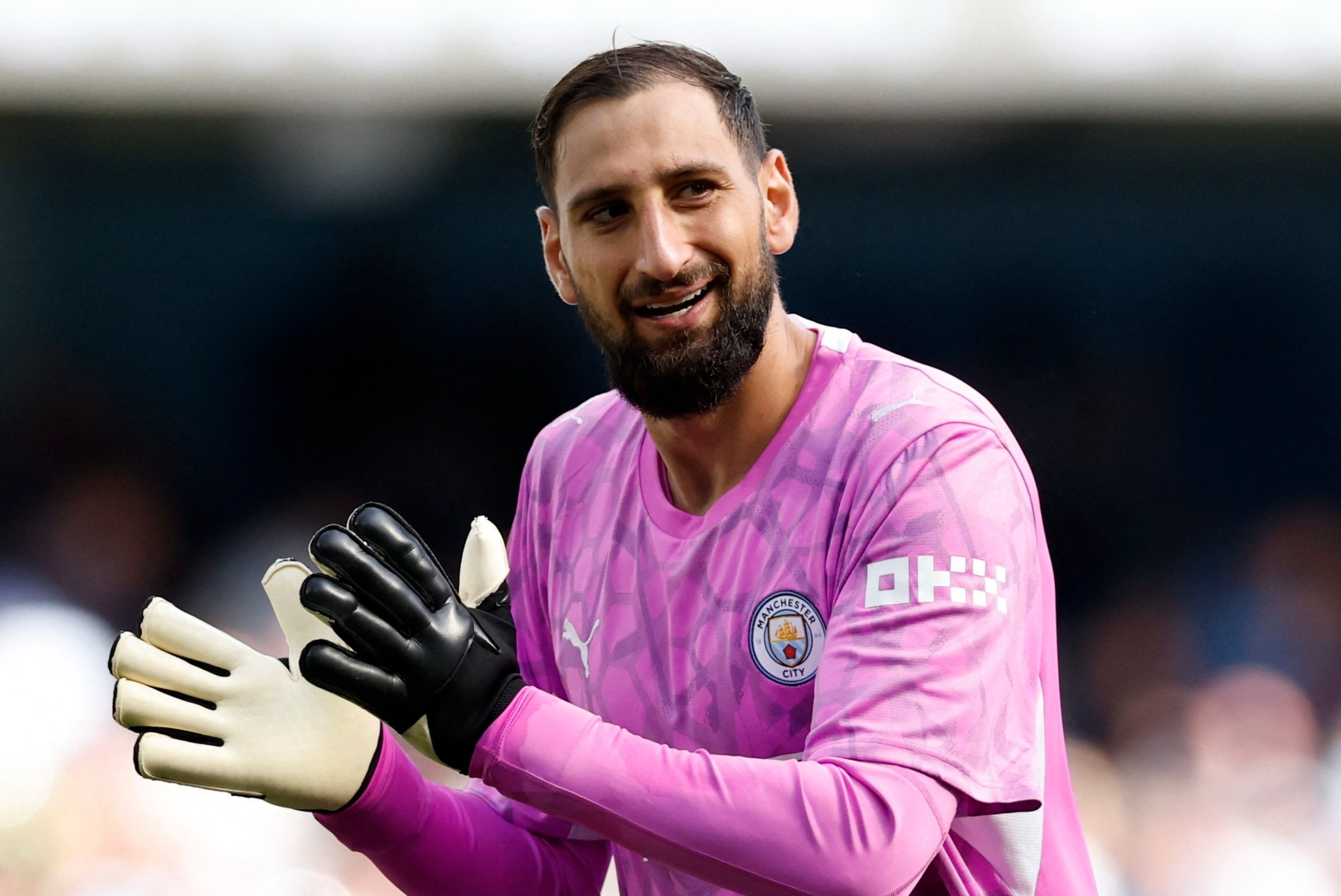 Donnarumma suýt hóa thảm họa tại Man City