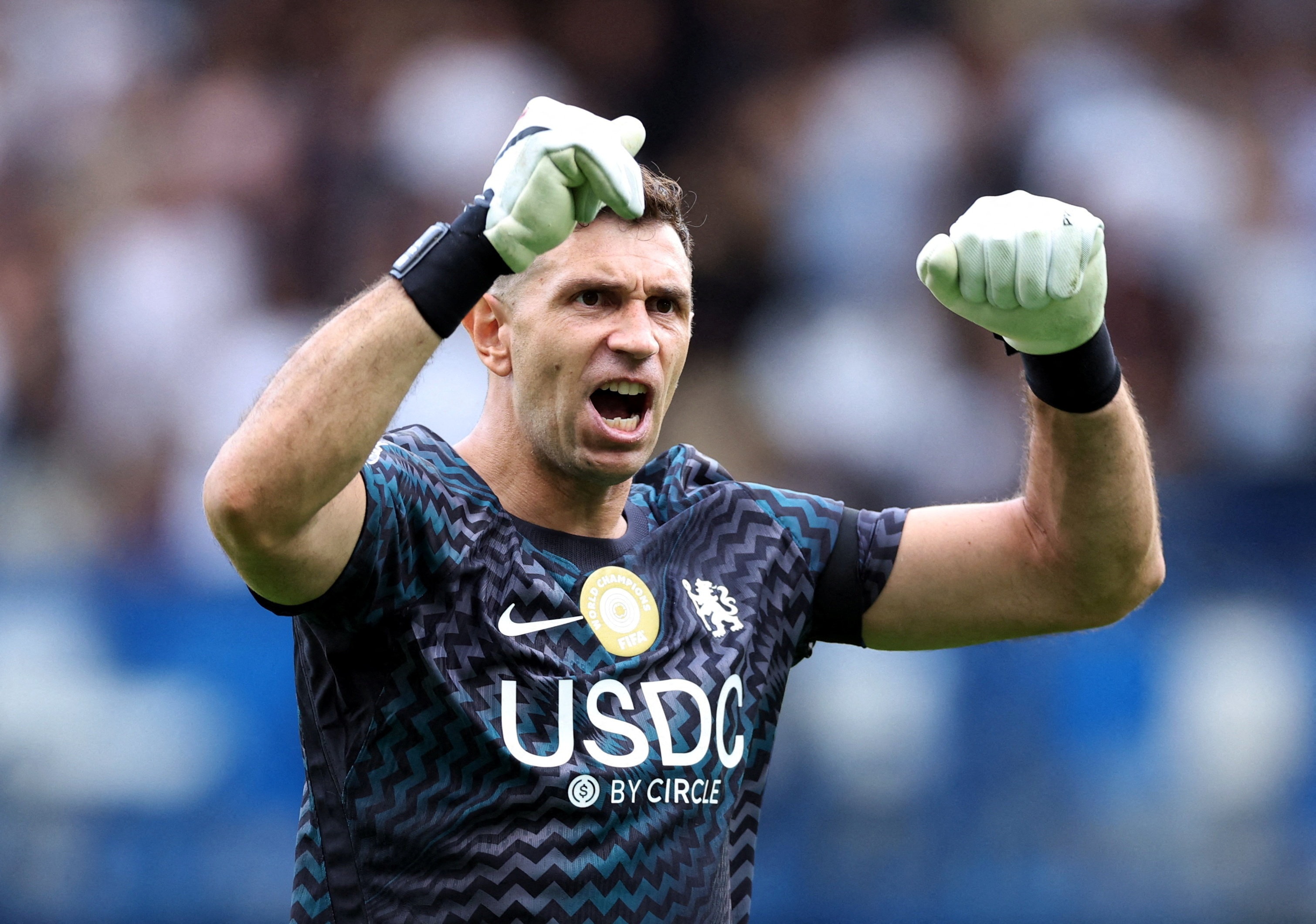 Ngày 'điên rồ' của Emiliano Martinez