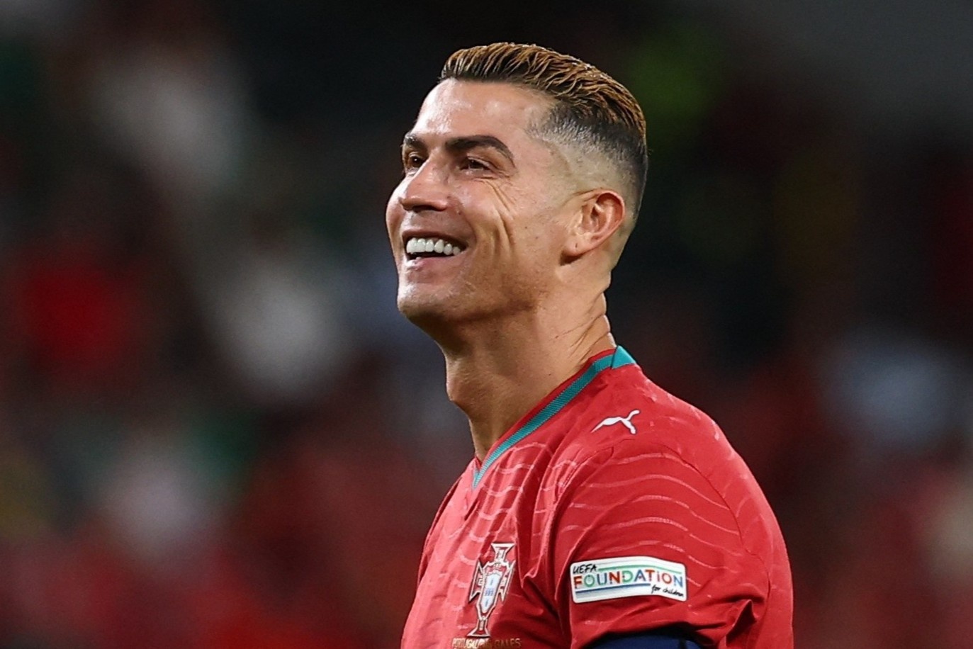Ronaldo trị giá 850 triệu euro khiến Bồ Đào Nha khó buông
