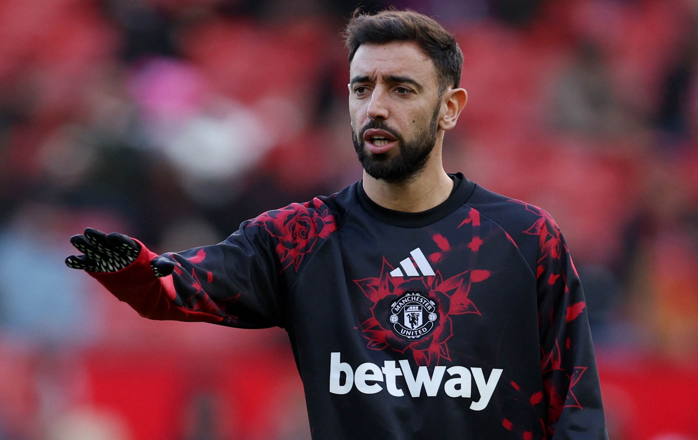 Cầu thủ MU không thích đá cùng Bruno Fernandes?