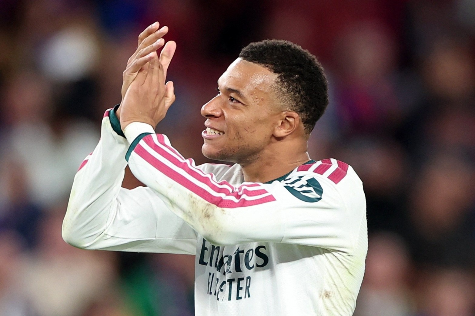 Mbappe thành cơn ác mộng với Barcelona