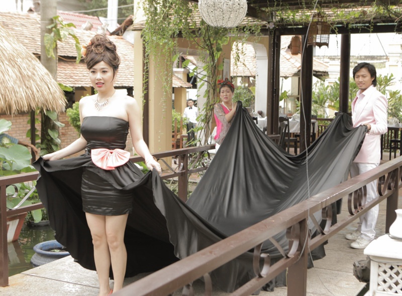 Lo 'thoi trang tham hoa' cua Le Khanh hinh anh