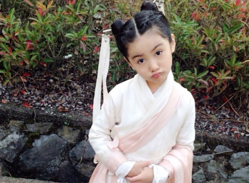 Fan phat cuong vi Tieu Long Nu nhi xinh nhu bup be hinh anh