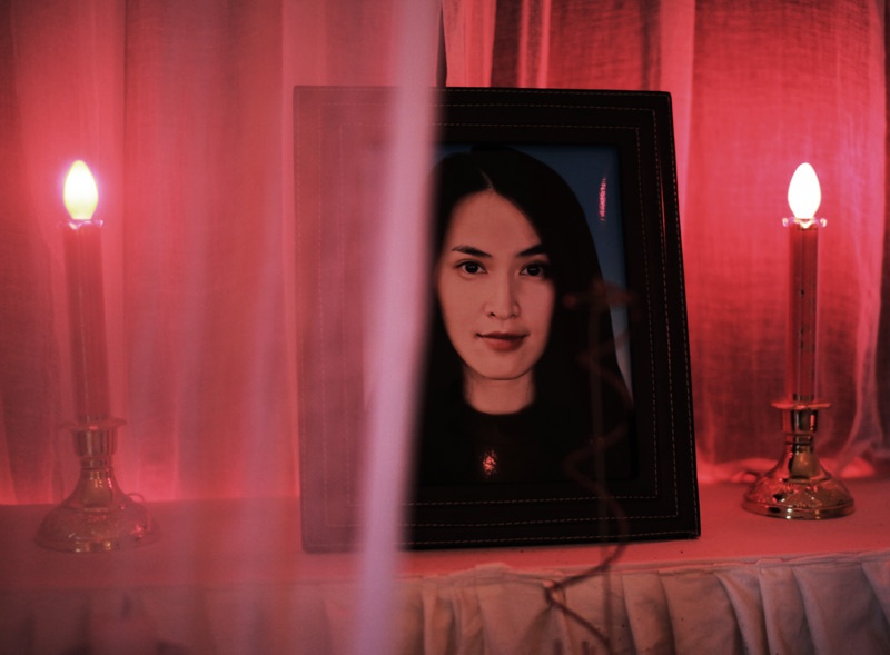 Tu Vi lanh nguoi khi thay anh minh tren… ban tho hinh anh