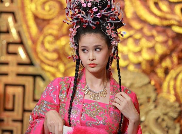 Truong Quynh Anh thu suc voi tau hai hinh anh