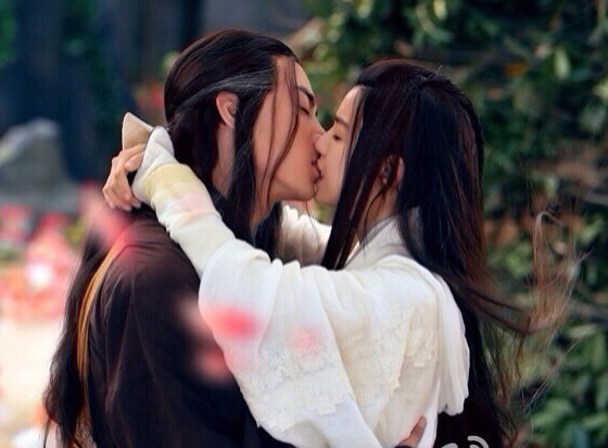 Duong Qua va Tieu Long Nu bi nem da vi man hon say dam hinh anh