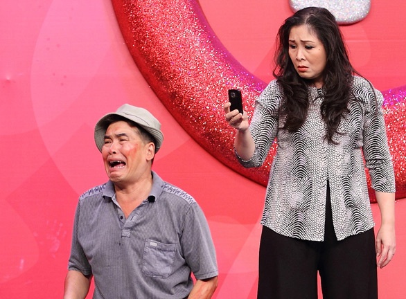 Vu hoi bia o Bien Hoa len san khau hai hinh anh