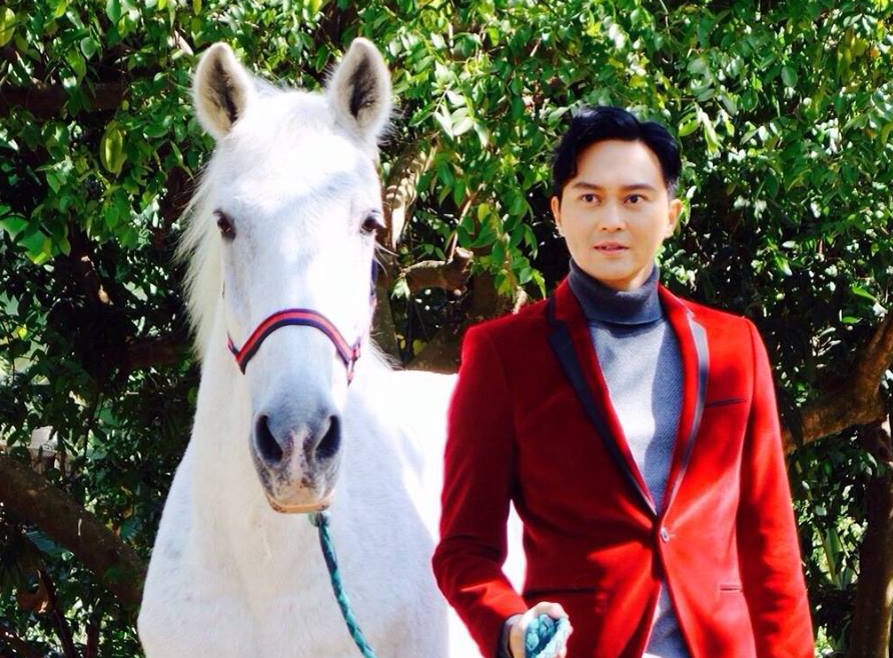 2 chang Bach ma hoang tu cua lang giai tri Hoa ngu hinh anh