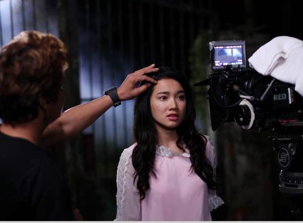 Nha Phuong bat mi hau truong phim 'Qua tim mau' hinh anh