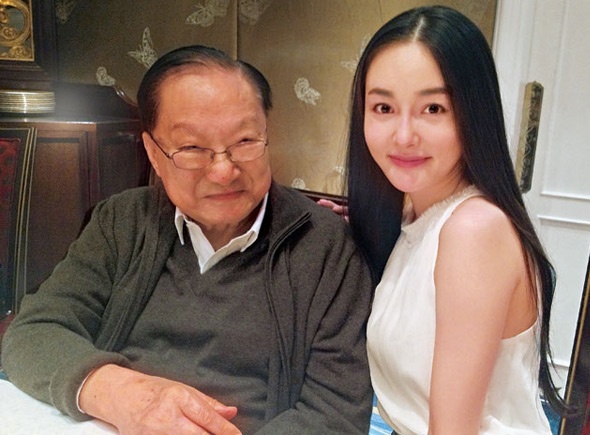 Nha van Kim Dung tim thay nang Tieu Long Nu cua minh hinh anh