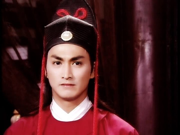 Khán giả Việt Nam yêu mến Hà Gia Kính qua hình ảnh chàng Triển Chiêu áo đỏ trong series phim đình đám Bao Thanh Thiên.