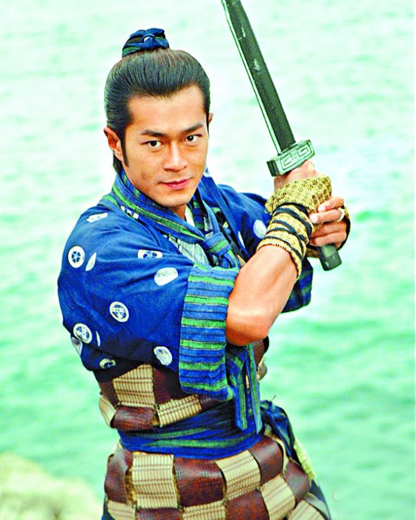 Số lượng phim cổ trang Cổ Thiên Lạc đã tham gia không nhiều, nhưng sự xuất hiện của anh trong hình dáng người xưa luôn khiến khán giả nữ mê mệt. Có thể kể đến là Đinh Bằng trong Viên nguyệt loan đao, Tứ hoàng tử Hoằng Lịch trong Càn Long đại đế, Yên Hoa trong Đại thích khách, Hạng Thiếu Long trong Cỗ máy thời gian…