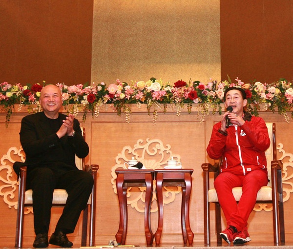 Những câu hỏi mà 2 thầy trò Đường Tăng - Trì Trọng Thoại và Tôn Ngộ Không - Lục Tiểu Linh Đồng được khán giả đặt nhiều nhất là chuyện làm phim Tây du ký. Dường như hậu trường của tác phẩm nổi tiếng này không bao giờ cạn.