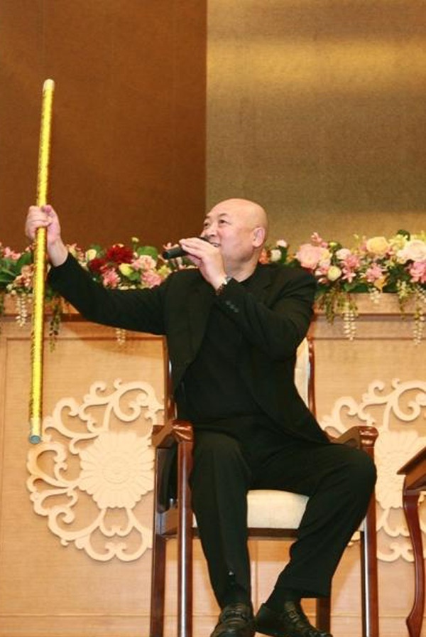 Trong khi đó, sư phụ Trình Trọng Thoại lại đưa khán giả trở về không khí Tây du ký với những ca khúc quen thuộc trong phim.